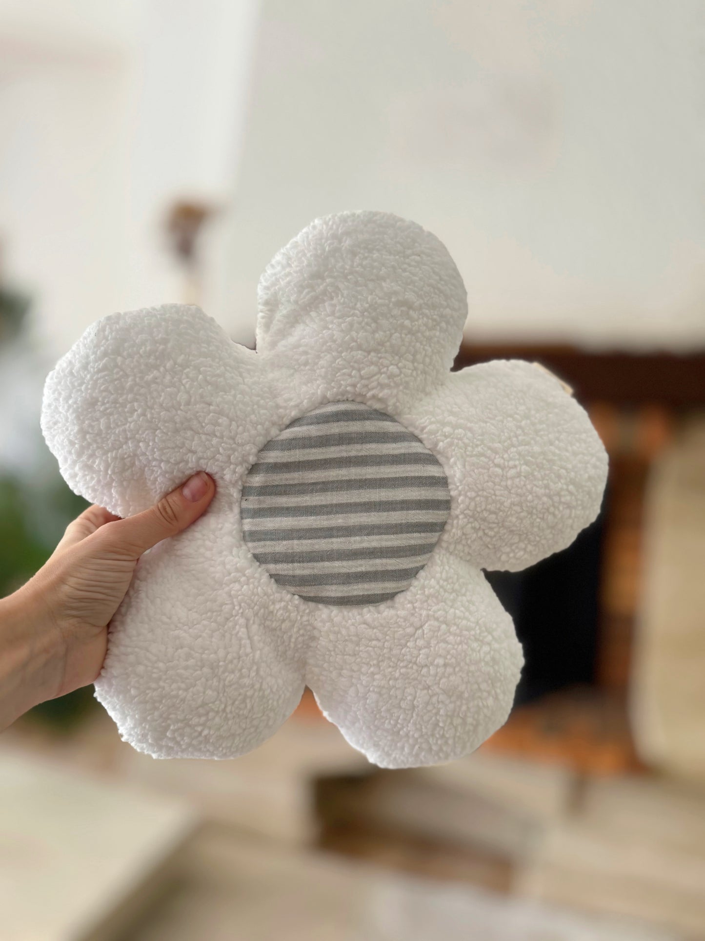 Coussin fleur à rayures